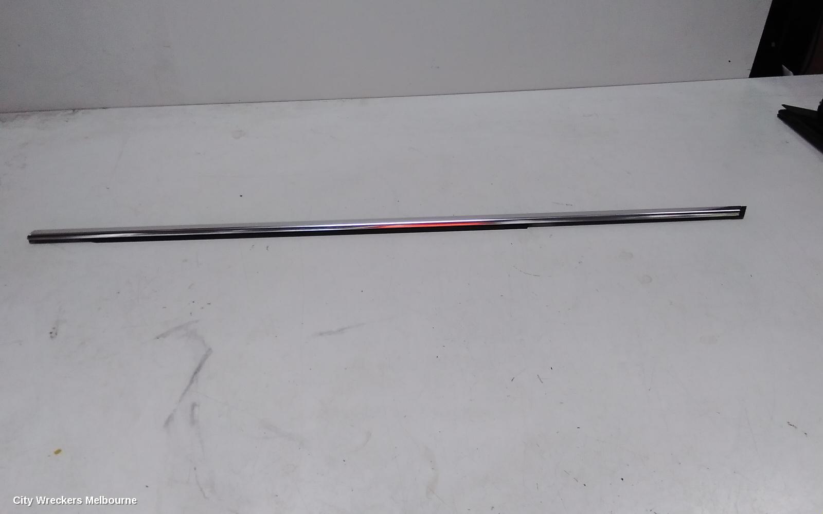 PEUGEOT 508 DOOR MOULD, LEFT FRONT CHROM MOULD UPER : 113377, 07/2011 - 12/2017