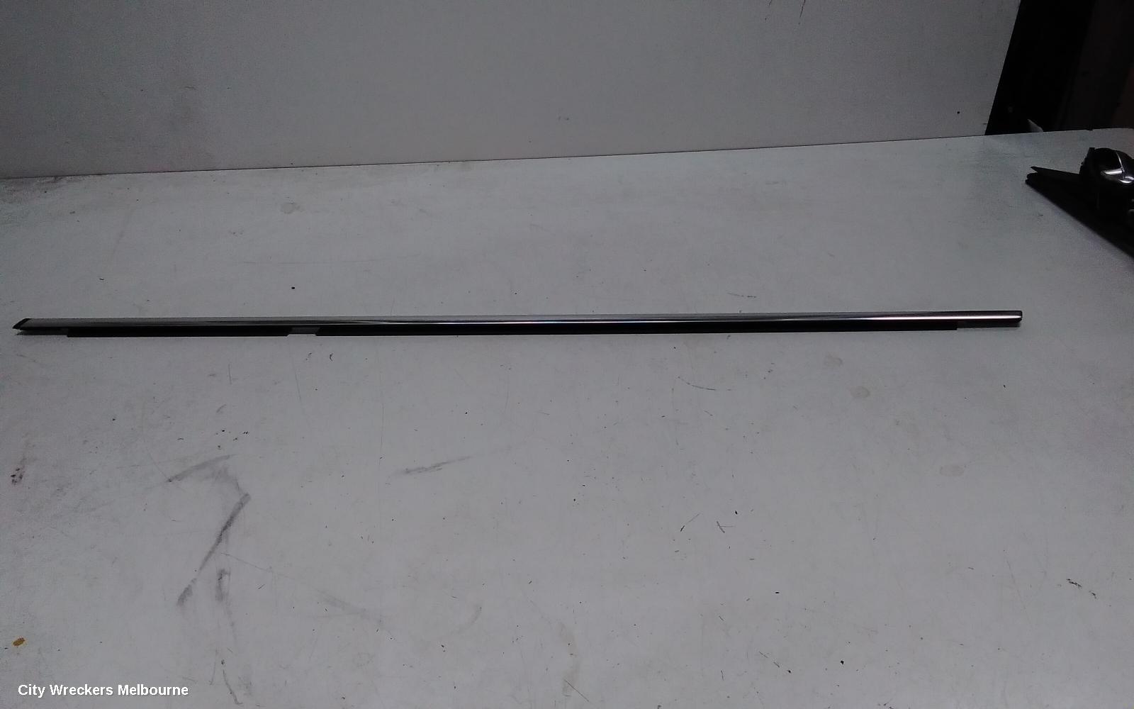 PEUGEOT 508 DOOR MOULD, LEFT FRONT CHROM MOULD UPER : 113377, 07/2011 - 12/2017
