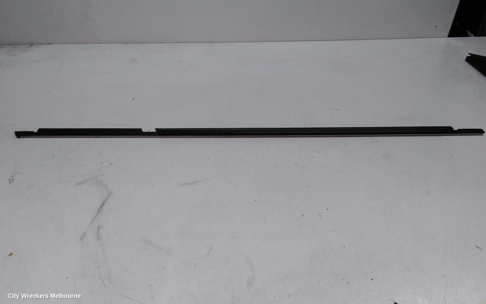 PEUGEOT 508 DOOR MOULD, LEFT FRONT CHROM MOULD UPER : 113377, 07/2011 - 12/2017
