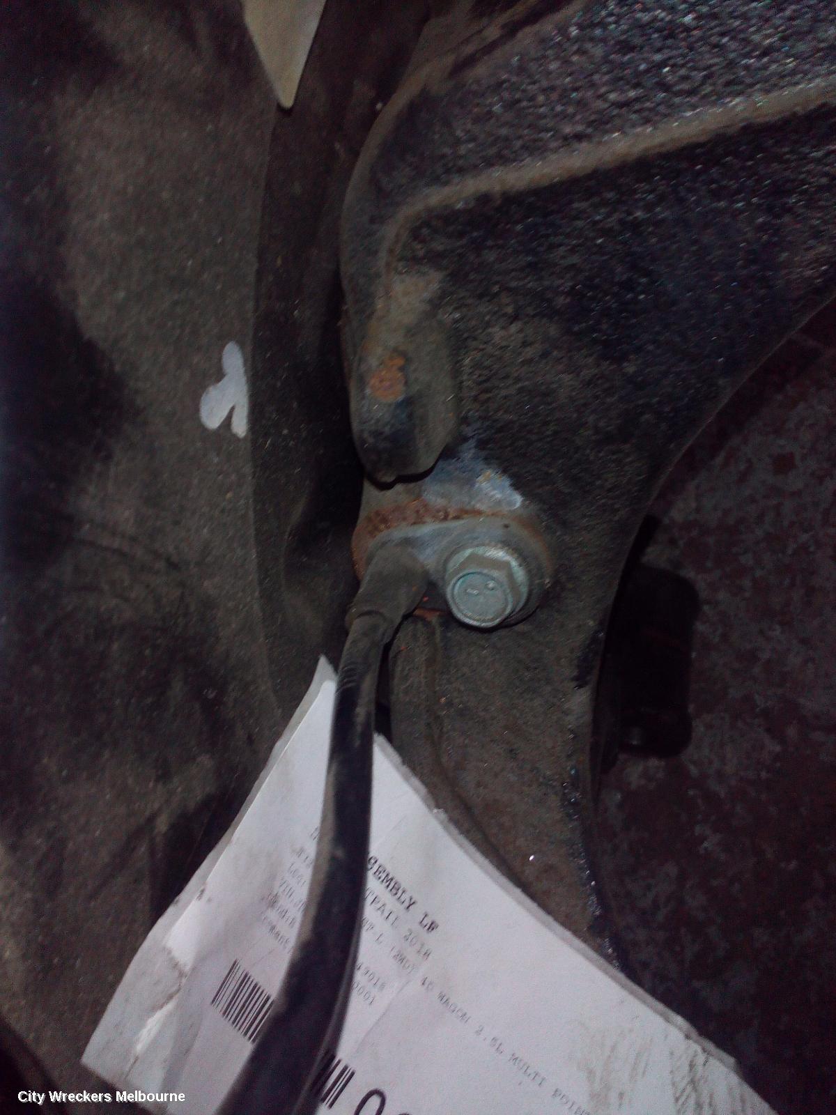 NISSAN XTRAIL LEFT FRONT HUB ASSEMBLY, T32, 02/2014 ONWARDS