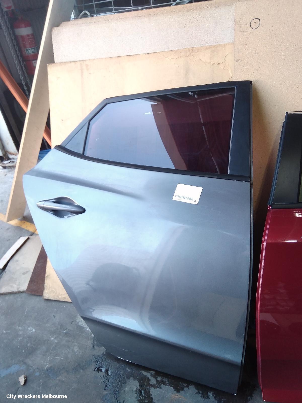HYUNDAI IX35 RIGHT REAR DOOR, LM SERIES, NON MOULD TYPE, 11/2009 - 01/2016