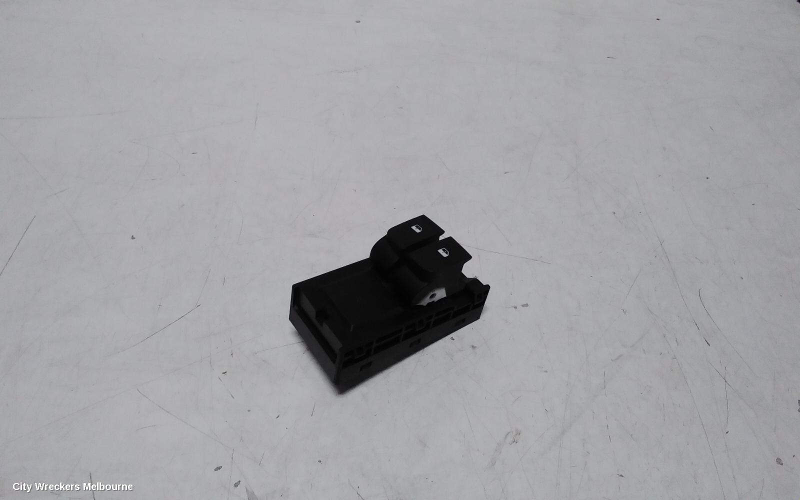 LDV G10 PWR DR WIND SWITCH, RH FRONT (MASTER SWITCH), SV7A/SV7C, WAGON/VAN, 04/2015 ONWARDS