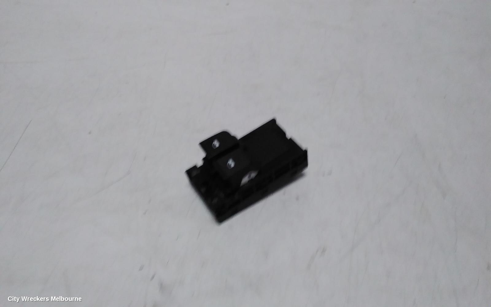 LDV G10 PWR DR WIND SWITCH, RH FRONT (MASTER SWITCH), SV7A/SV7C, WAGON/VAN, 04/2015 ONWARDS