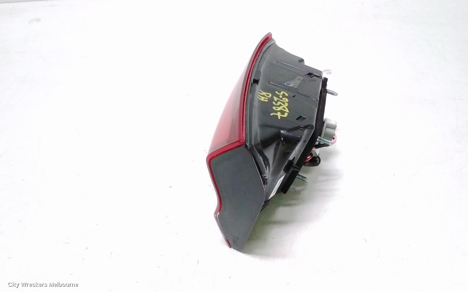 HYUNDAI I30 REAR GARNISH, TAILGATE LAMP (RH SIDE), STANDARD, NON LED TYPE, PD, 03/2017 ONWARDS