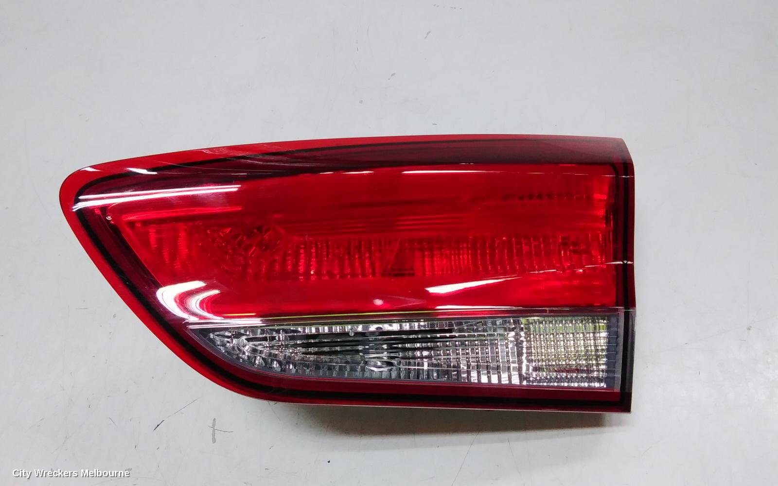 HYUNDAI I30 REAR GARNISH, TAILGATE LAMP (RH SIDE), STANDARD, NON LED TYPE, PD, 03/2017 ONWARDS