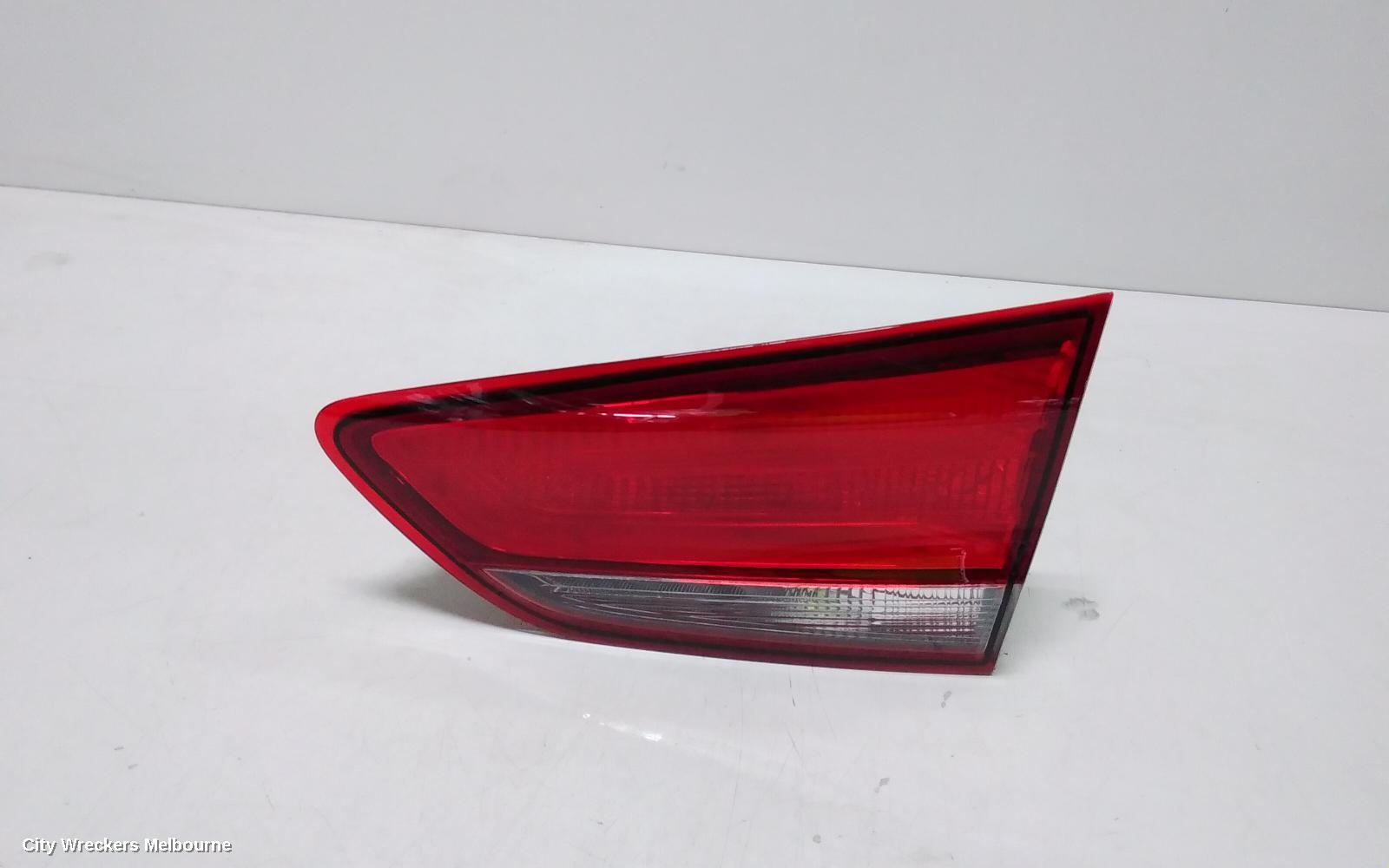 HYUNDAI I30 REAR GARNISH, TAILGATE LAMP (RH SIDE), STANDARD, NON LED TYPE, PD, 03/2017 ONWARDS