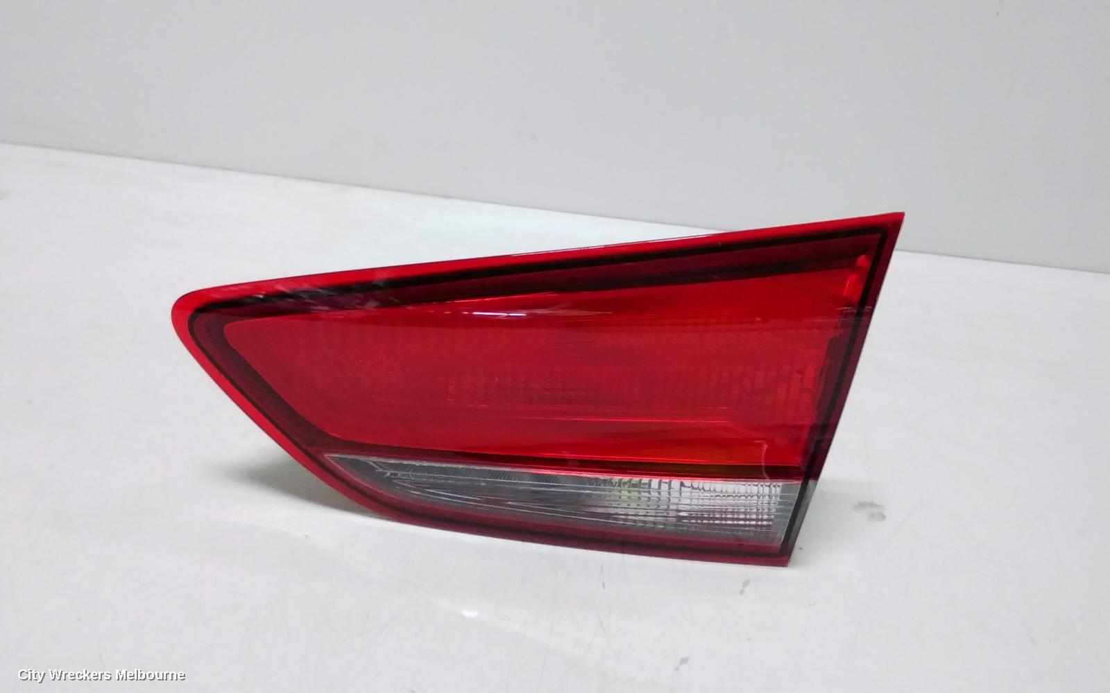 HYUNDAI I30 REAR GARNISH, TAILGATE LAMP (RH SIDE), STANDARD, NON LED TYPE, PD, 03/2017 ONWARDS