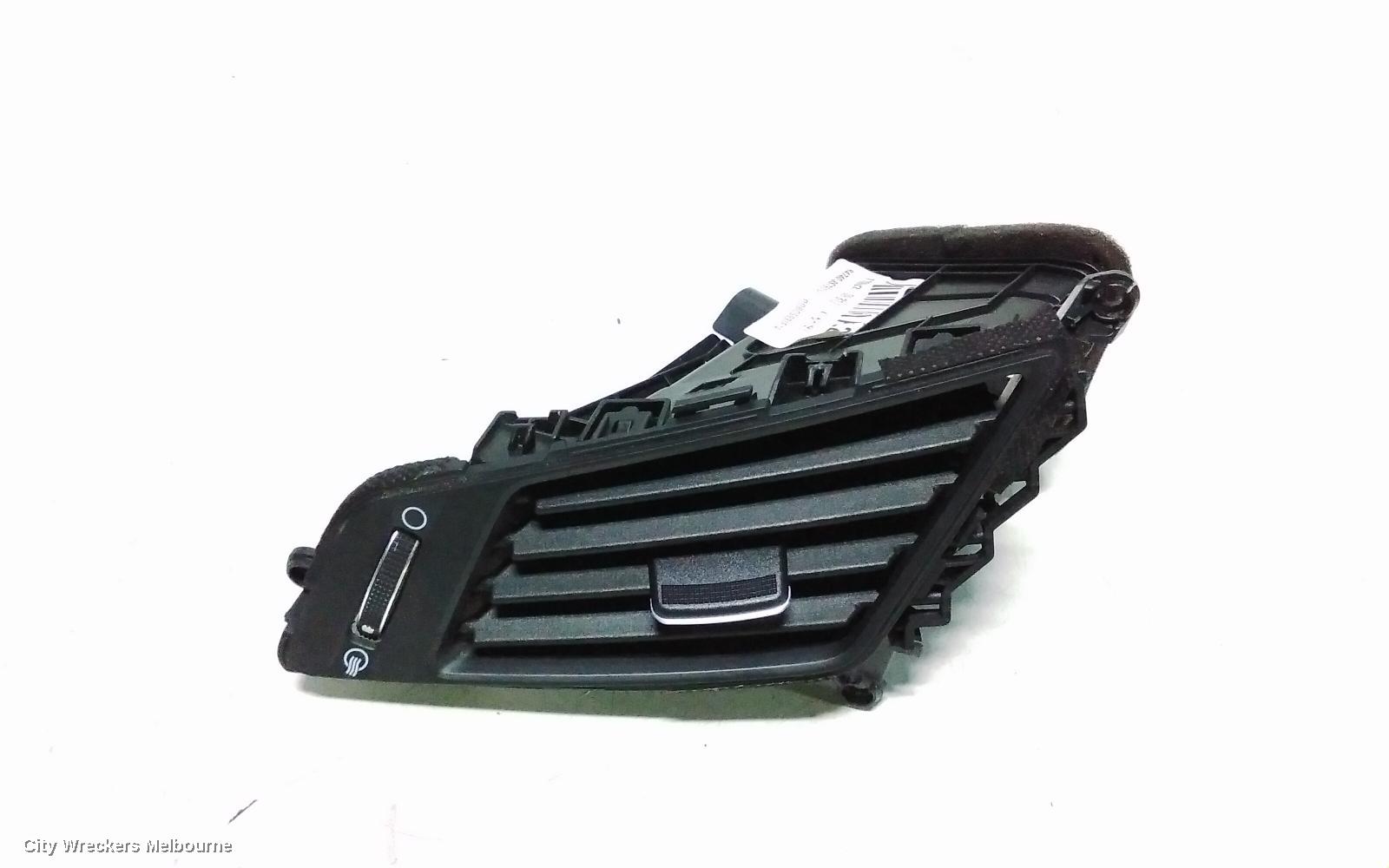 HYUNDAI I45, YF, 02/2010 - 05/2014, 2X CENTER AIR VENTS LHS & RHS: 113690