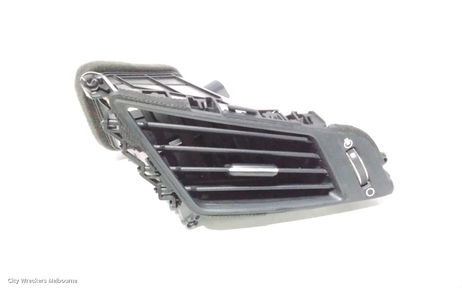 HYUNDAI I45, YF, 02/2010 - 05/2014, 2X CENTER AIR VENTS LHS & RHS: 113690