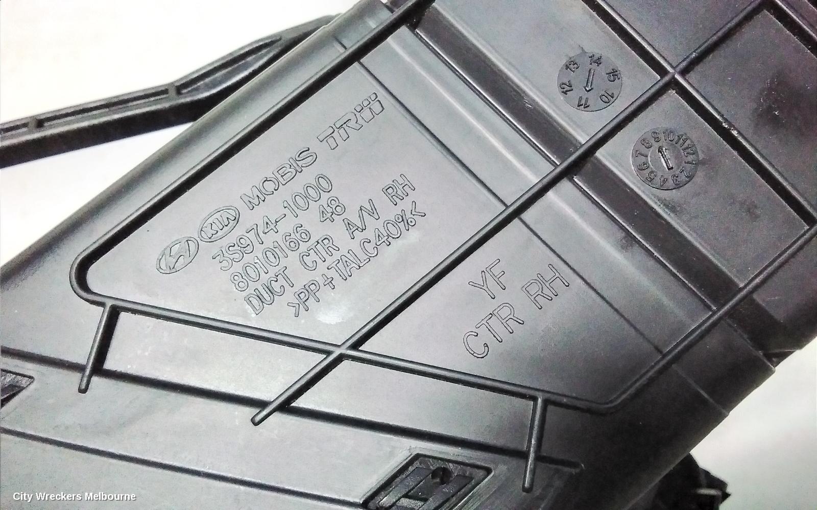 HYUNDAI I45, YF, 02/2010 - 05/2014, 2X CENTER AIR VENTS LHS & RHS: 113690