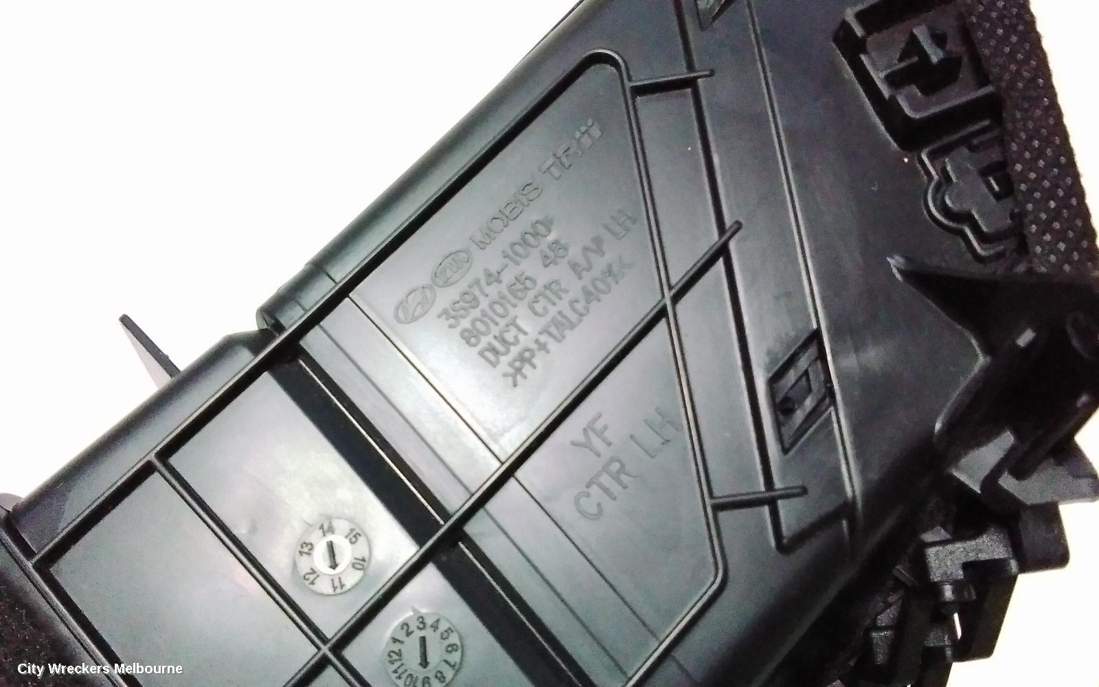 HYUNDAI I45, YF, 02/2010 - 05/2014, 2X CENTER AIR VENTS LHS & RHS: 113690