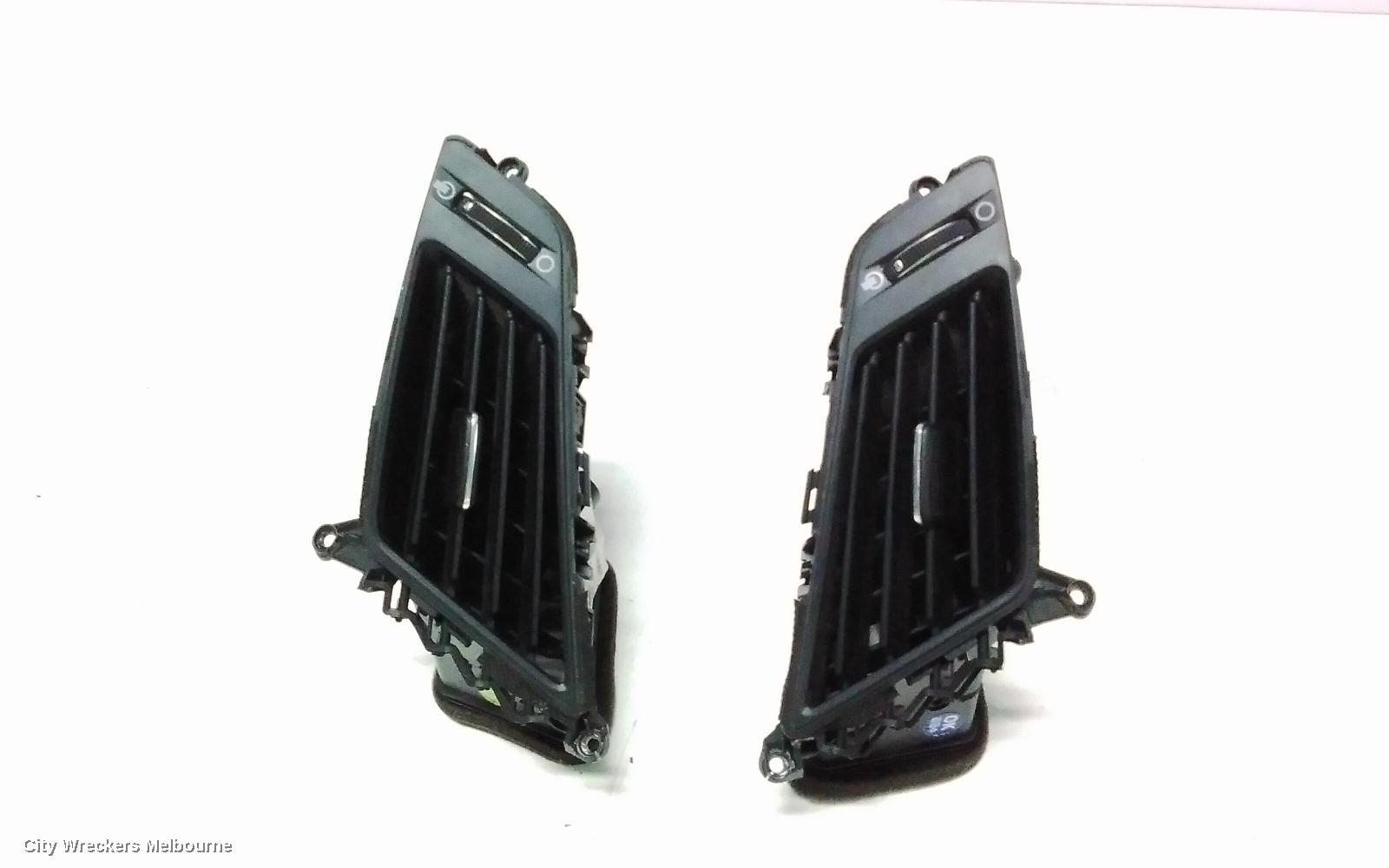 HYUNDAI I45, YF, 02/2010 - 05/2014, 2X CENTER AIR VENTS LHS & RHS: 113690