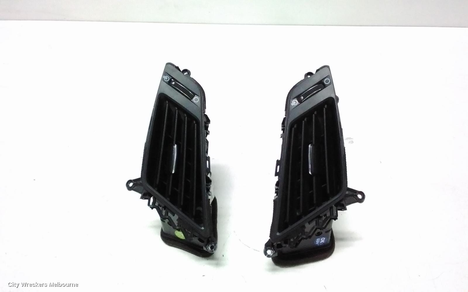 HYUNDAI I45, YF, 02/2010 - 05/2014, 2X CENTER AIR VENTS LHS & RHS: 113690