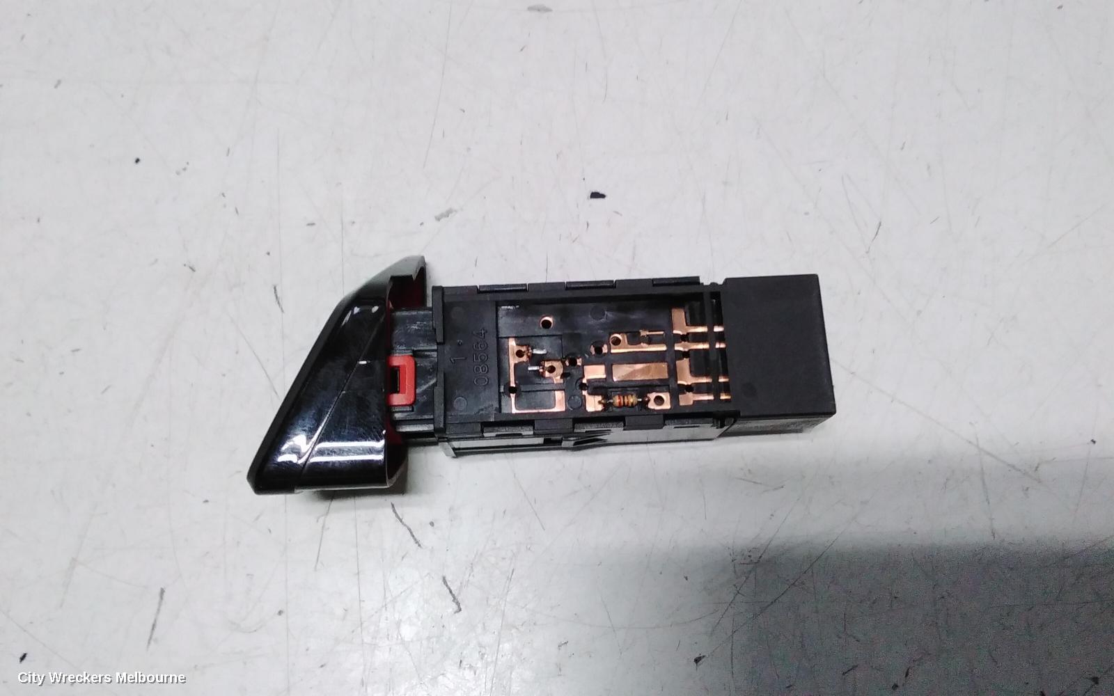 HYUNDAI I45, YF, 02/2010 - 05/2014, HAZARAD LIGHT SWITCH: 113692