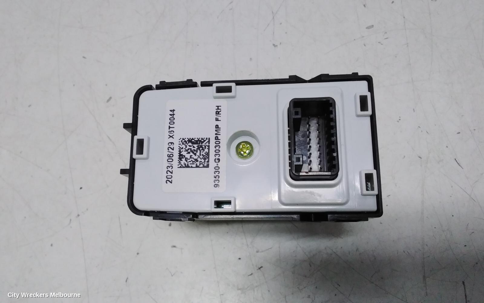 HYUNDAI I30, MIRROR SWITCH, AUTO FOLD TYPE, PD, HATCH (S. KOREA VIN KMHH), 03/2017 ONWARDS