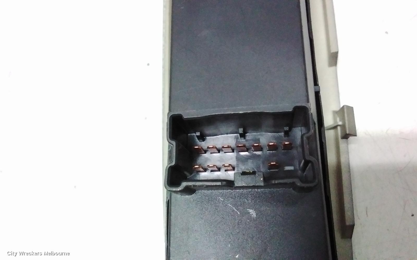 FORD ESCAPE PWR DR WIND SWITCH, RH FRONT (MASTER SWITCH), ZC, 04/2006 - 03/2008
