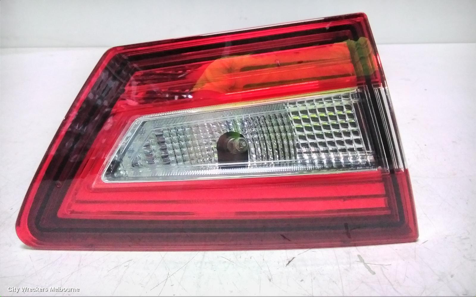 RENAULT CLIO REAR GARNISH, TAILGATE LAMP (LH SIDE), X98, NON LED TYPE, 09/2013 - 10/2019