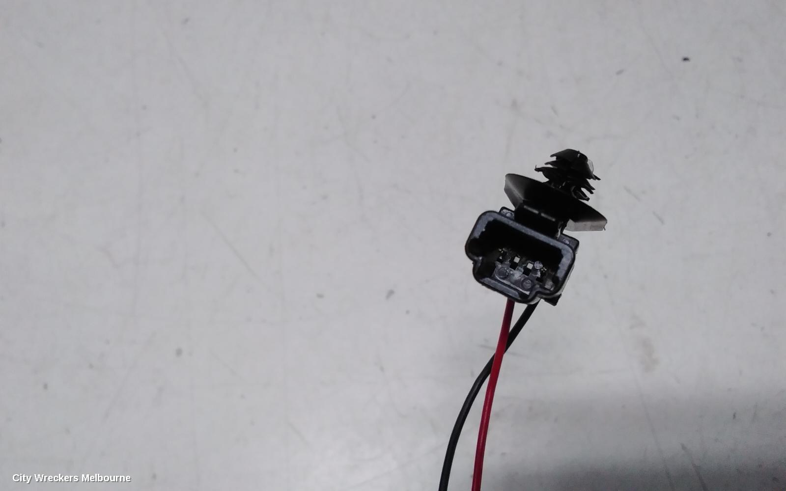 RENAULT CLIO REAR GARNISH, TAILGATE LAMP (LH SIDE), X98, NON LED TYPE, 09/2013 - 10/2019