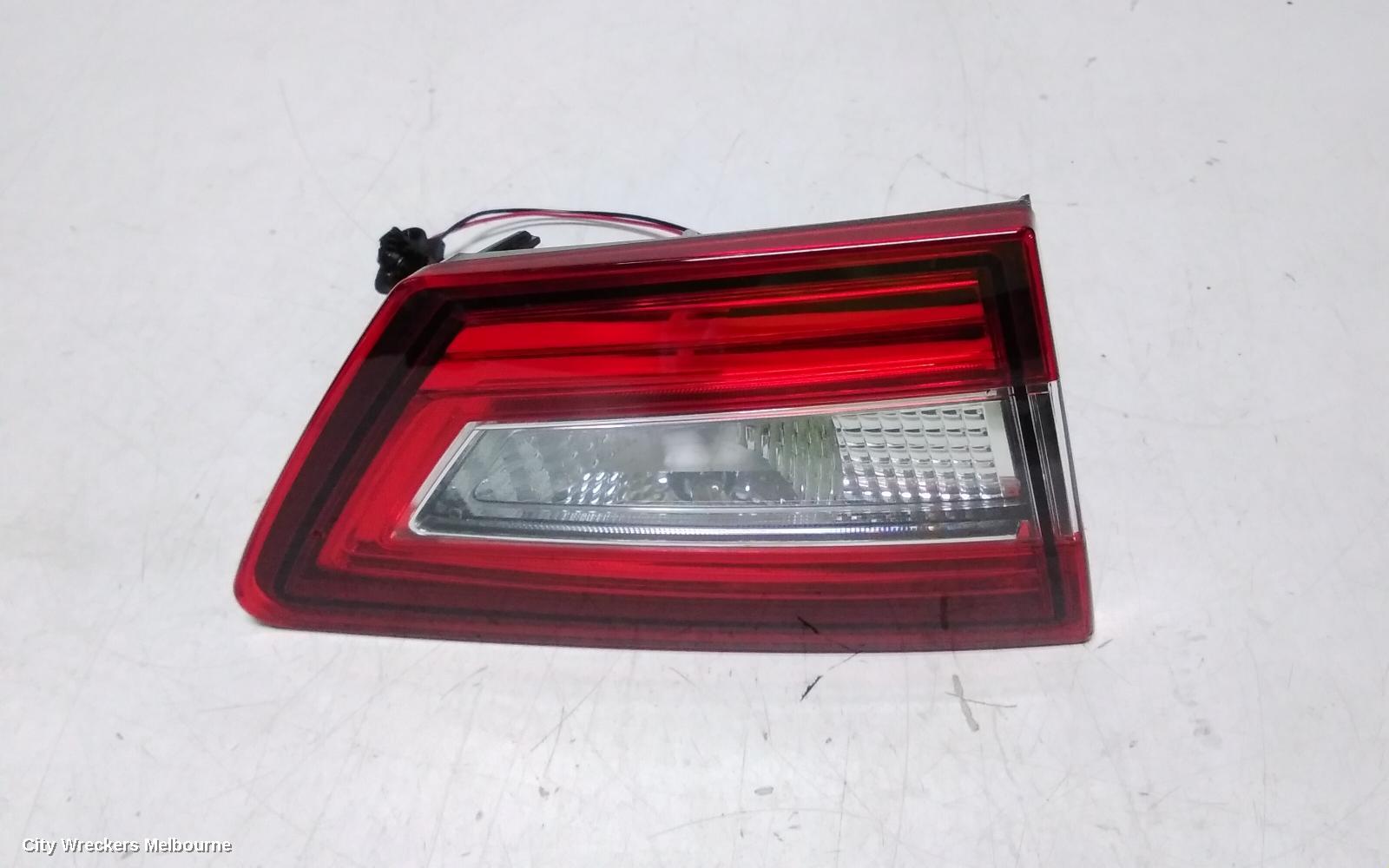 RENAULT CLIO REAR GARNISH, TAILGATE LAMP (LH SIDE), X98, NON LED TYPE, 09/2013 - 10/2019