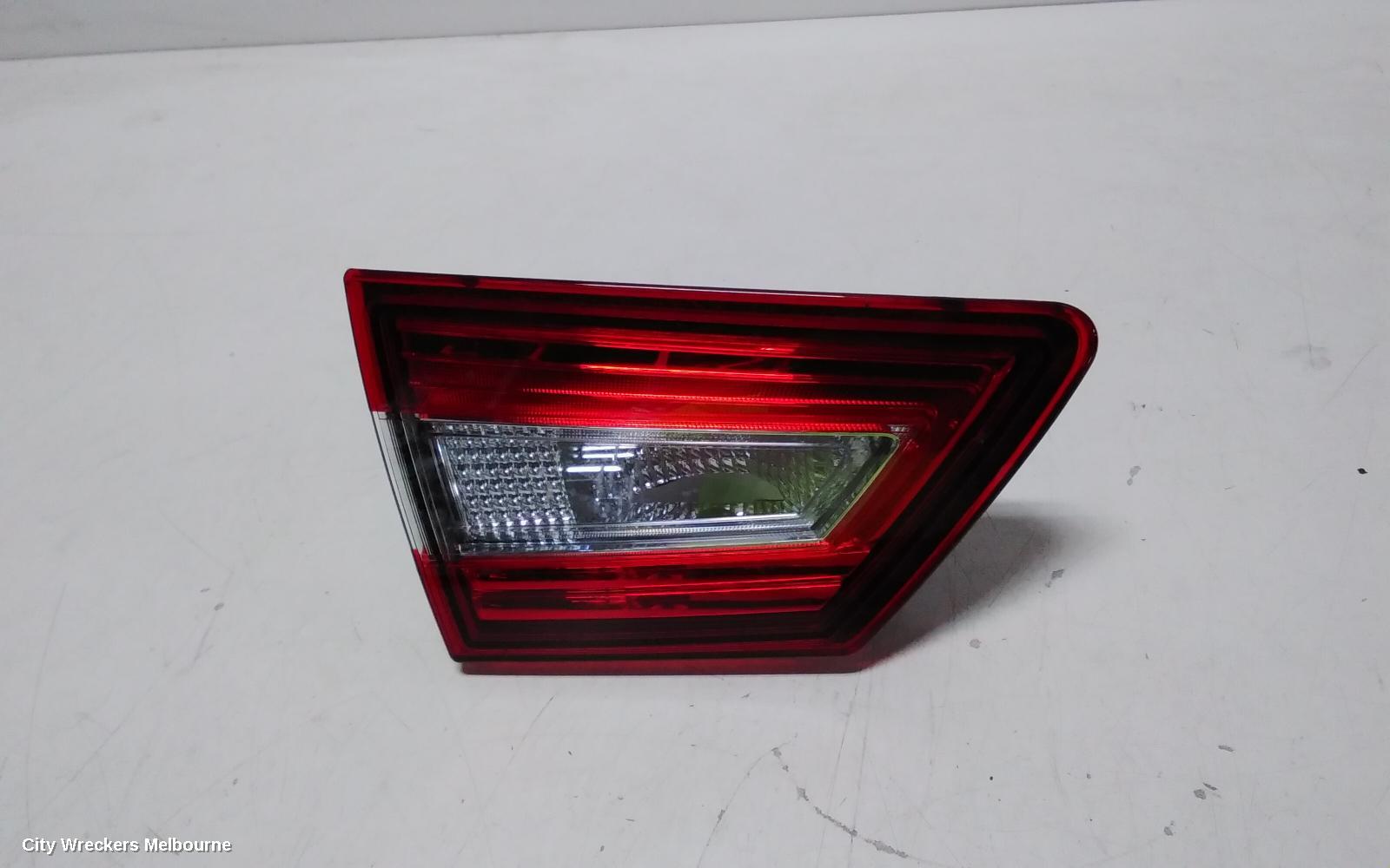 RENAULT CLIO REAR GARNISH, TAILGATE LAMP (LH SIDE), X98, NON LED TYPE, 09/2013 - 10/2019