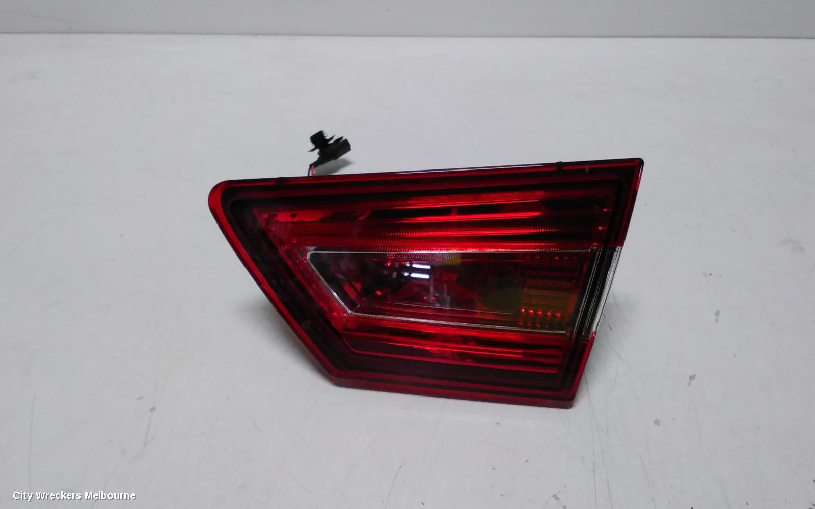 RENAULT CLIO REAR GARNISH, TAILGATE LAMP (RH SIDE), X98, NON LED TYPE, 09/2013 - 10/2019