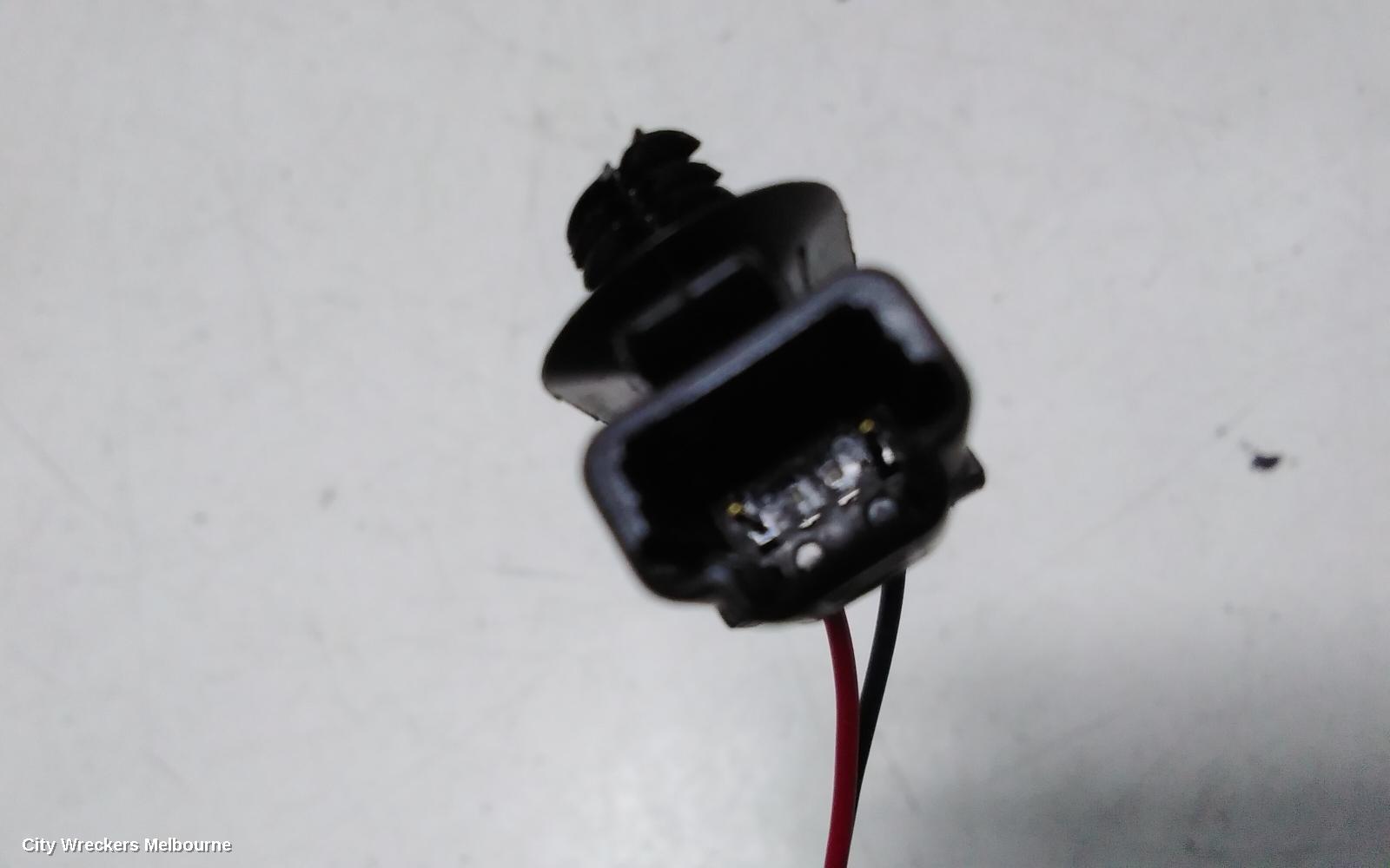 RENAULT CLIO REAR GARNISH, TAILGATE LAMP (RH SIDE), X98, NON LED TYPE, 09/2013 - 10/2019
