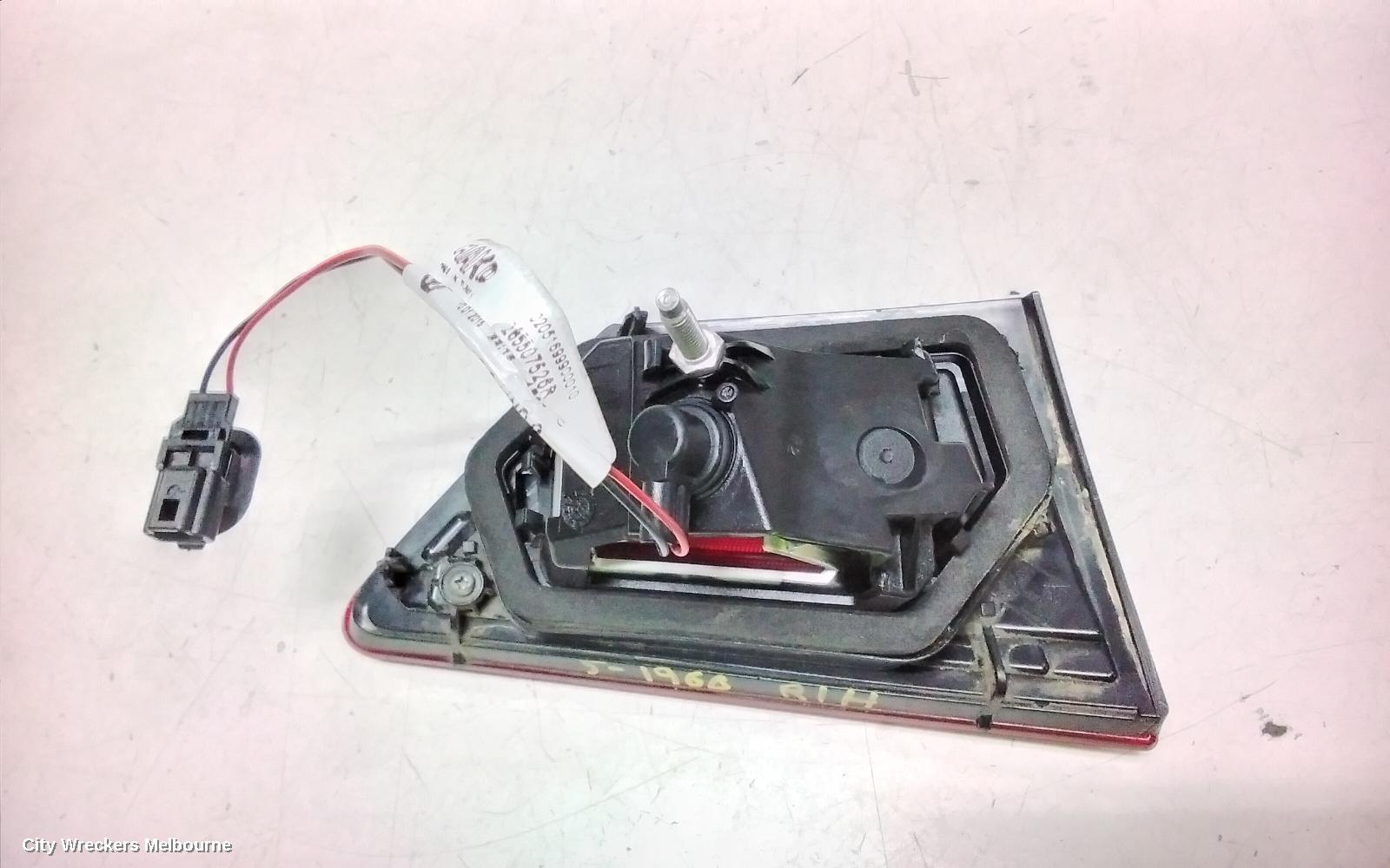 RENAULT CLIO REAR GARNISH, TAILGATE LAMP (RH SIDE), X98, NON LED TYPE, 09/2013 - 10/2019