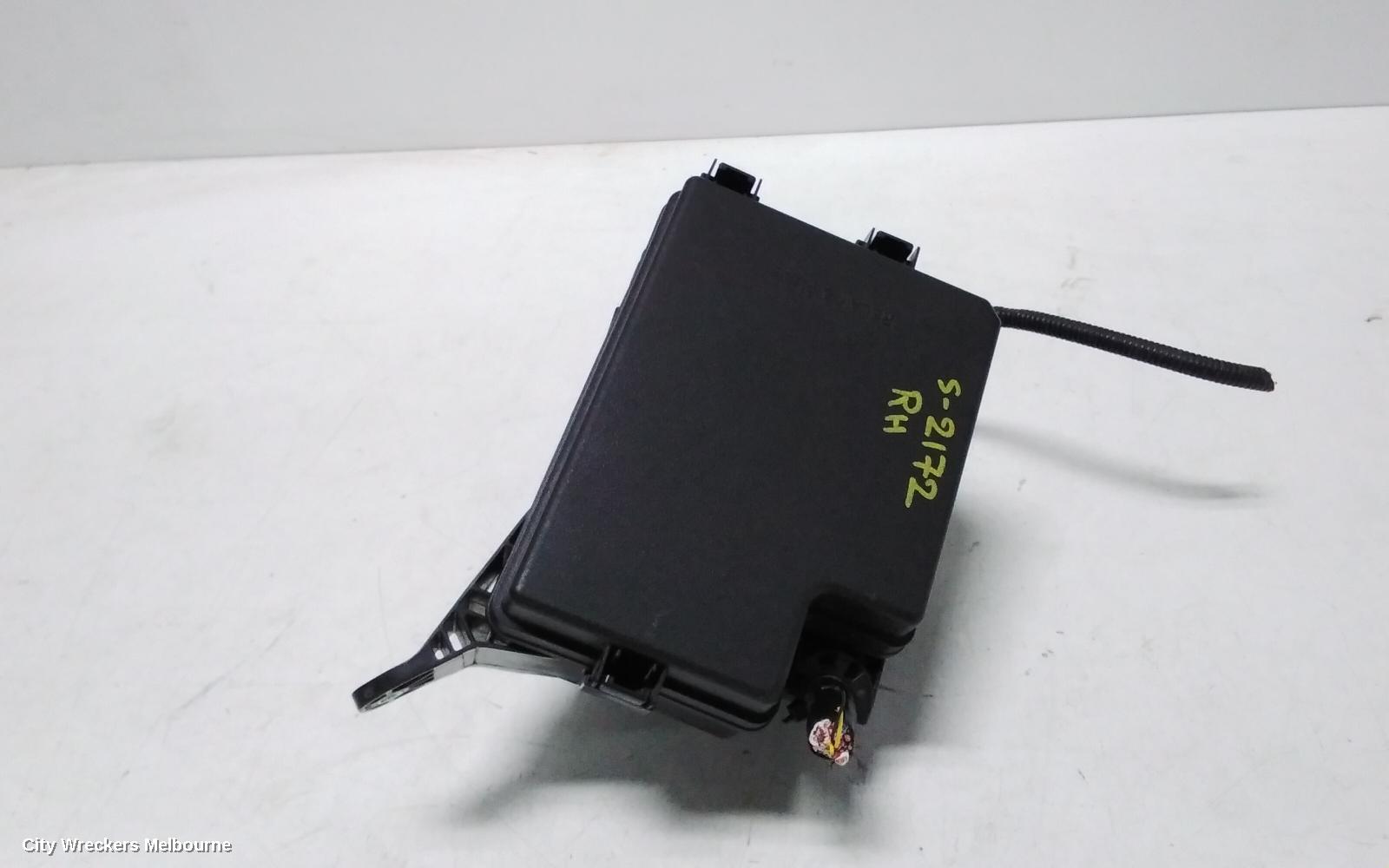 TOYOTA RAV4 FUSE BOX, ENGINE BAY, XA40, PETROL, RH SIDE, 12/2012 - 12/2018