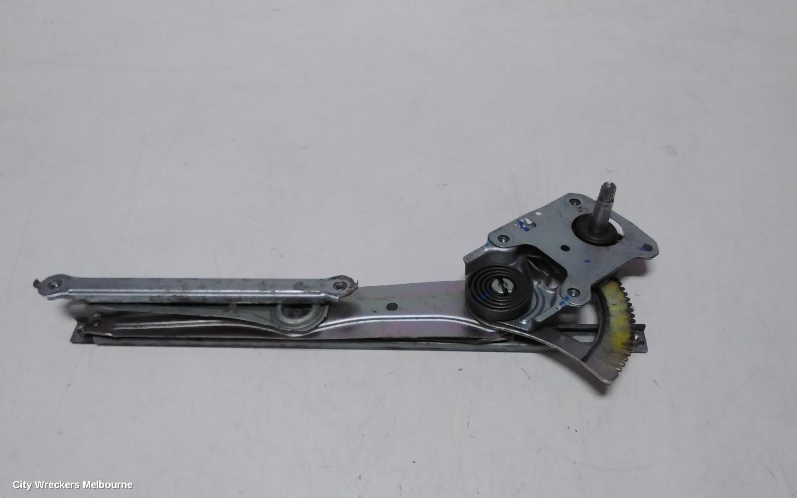 TOYOTA HILUX RIGHT FRONT WINDOW REG/MOTOR, MANUAL, 03/2005 - 08/2015