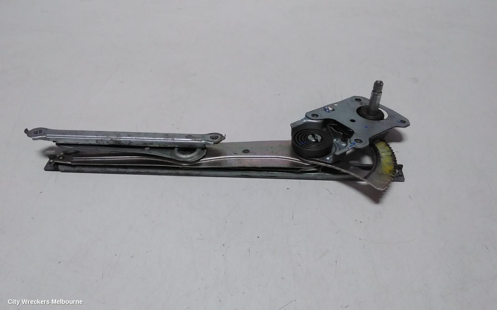 TOYOTA HILUX RIGHT FRONT WINDOW REG/MOTOR, MANUAL, 03/2005 - 08/2015