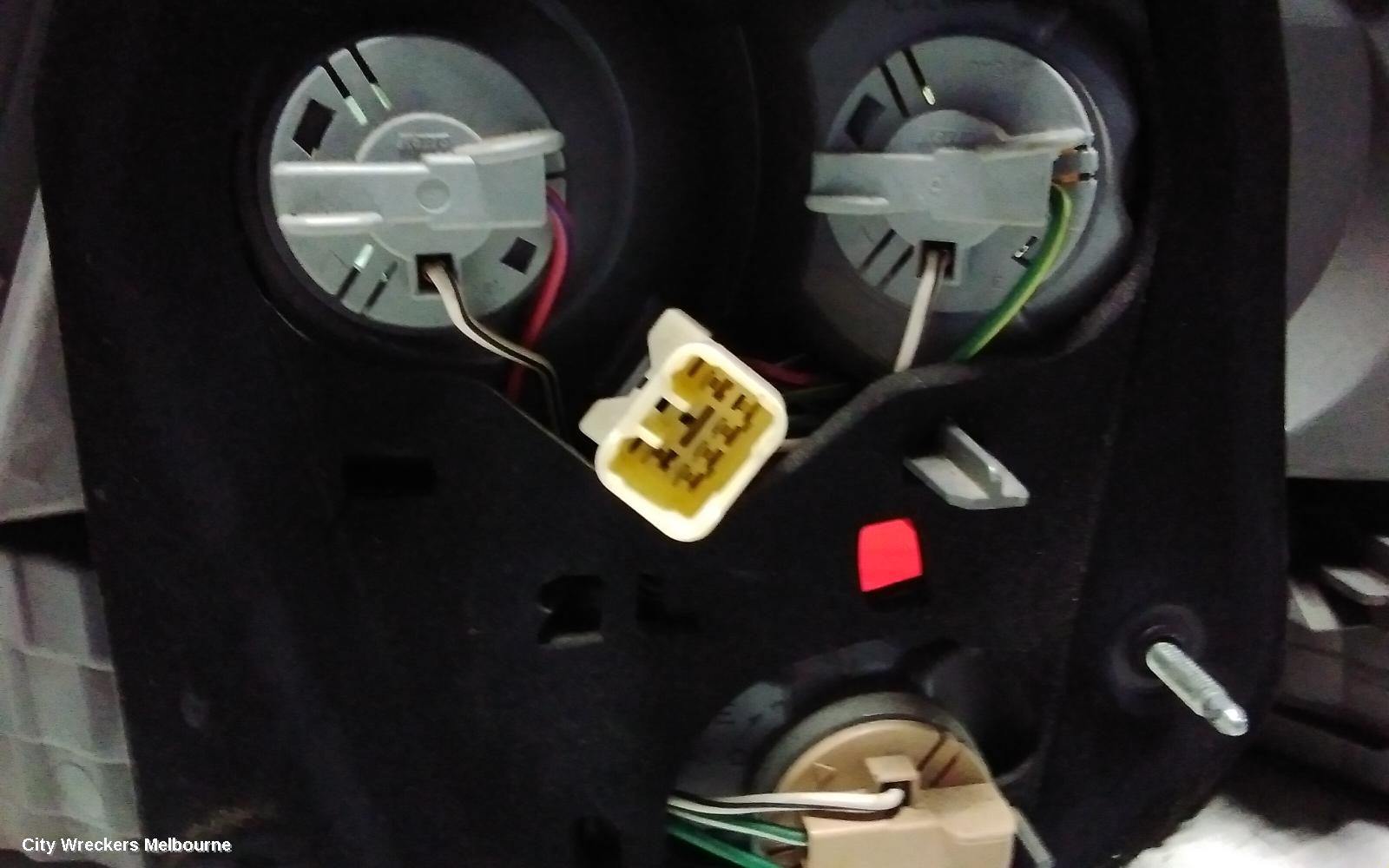 TOYOTA COROLLA LEFT TAILLIGHT, ZZE122, SEDAN, LENS# 02-91 FARBA, 04/2004 - 06/2007