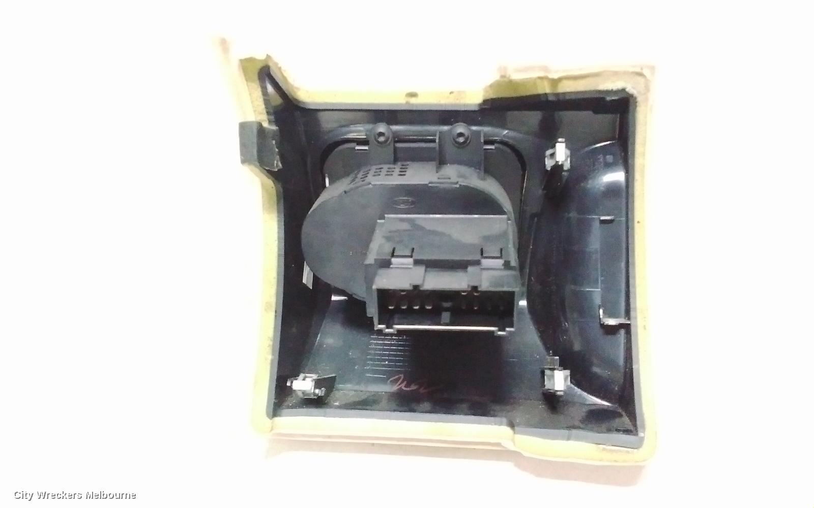 LAND ROVER RANGEROVER SPORT COMBINATION SWITCH, HEADLAMP SWITCH, L320, NON FOGLAMP BUTTONS TYPE, 08/2005 - 09/2009