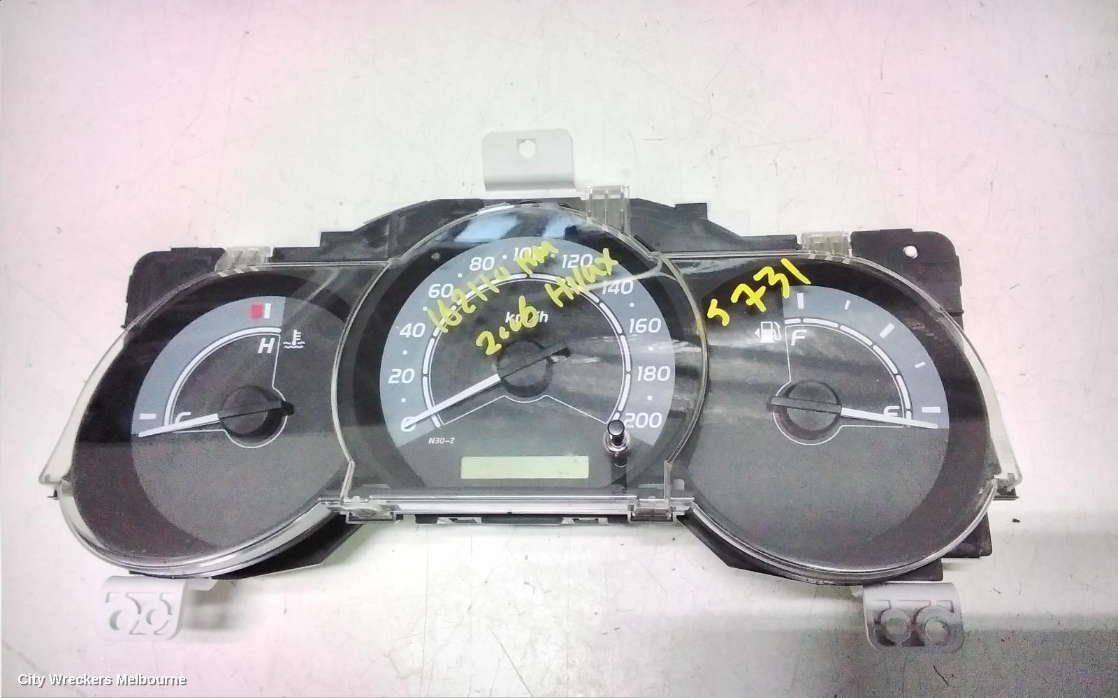 TOYOTA HILUX INSTRUMENT CLUSTER, PETROL, 2.7, WORKMATE, 02/2005 - 06/2011