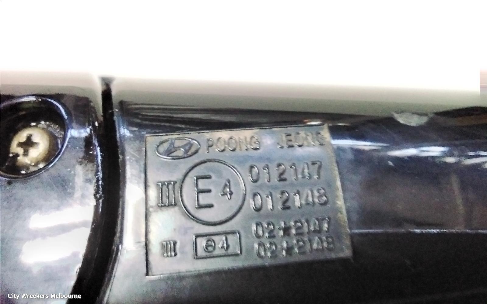 HYUNDAI SANTA FE LEFT DOOR MIRROR, SM, POWER, COLOUR CODED, 11/2000 - 11/2005