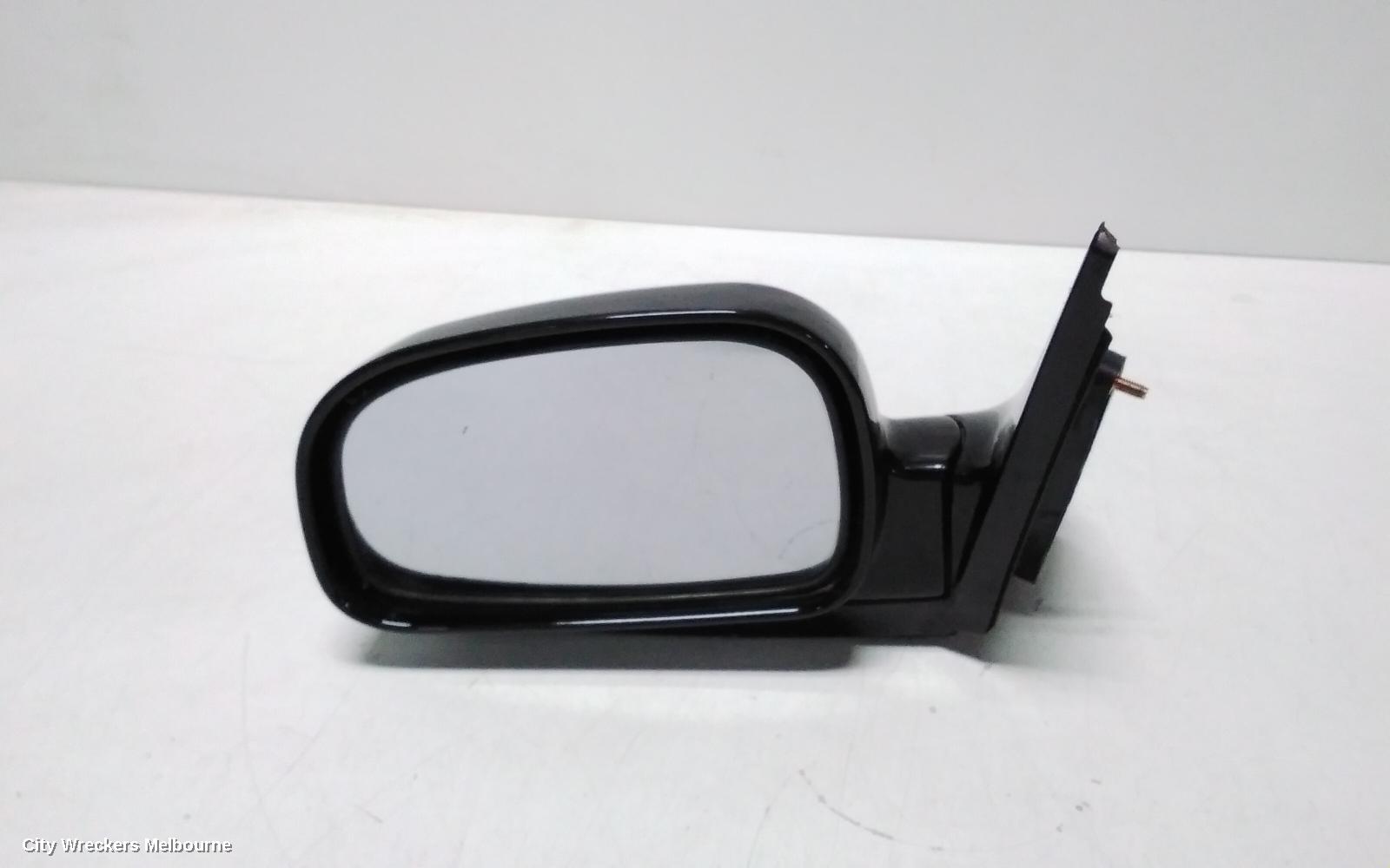 HYUNDAI SANTA FE LEFT DOOR MIRROR, SM, POWER, COLOUR CODED, 11/2000 - 11/2005