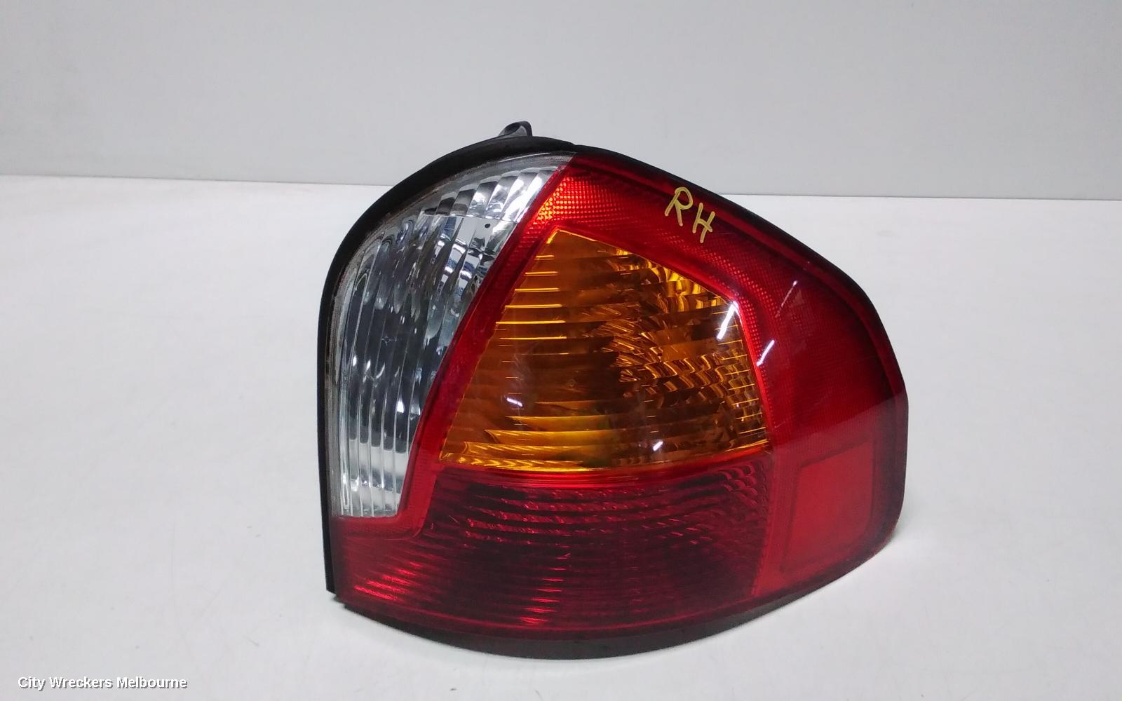 HYUNDAI SANTA FE RIGHT TAILLIGHT, SM, IN BODY, 11/2000 - 09/2004