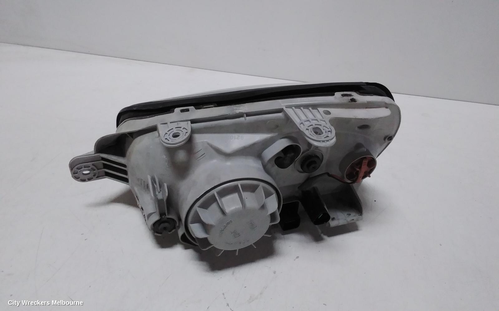 HYUNDAI SANTA FE RIGHT HEADLAMP, SM, 11/2000 - 09/2003