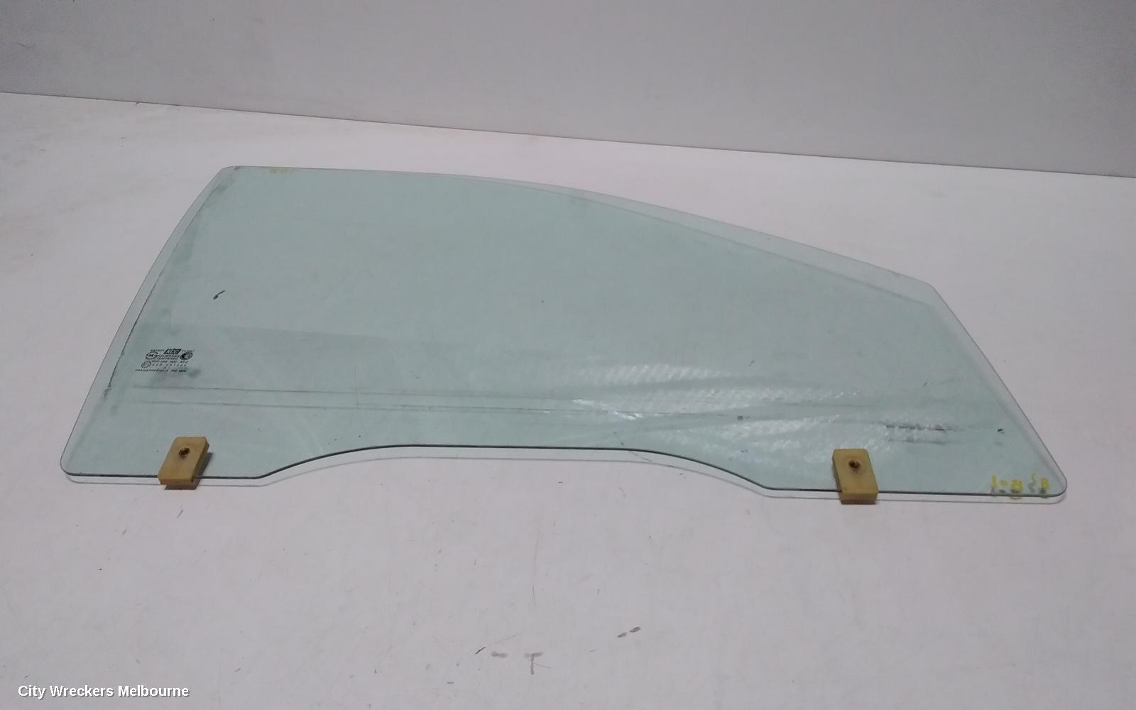 HYUNDAI SANTA FE RIGHT FRONT DOOR WINDOW, SM WAGON 11/2000 - 11/2005