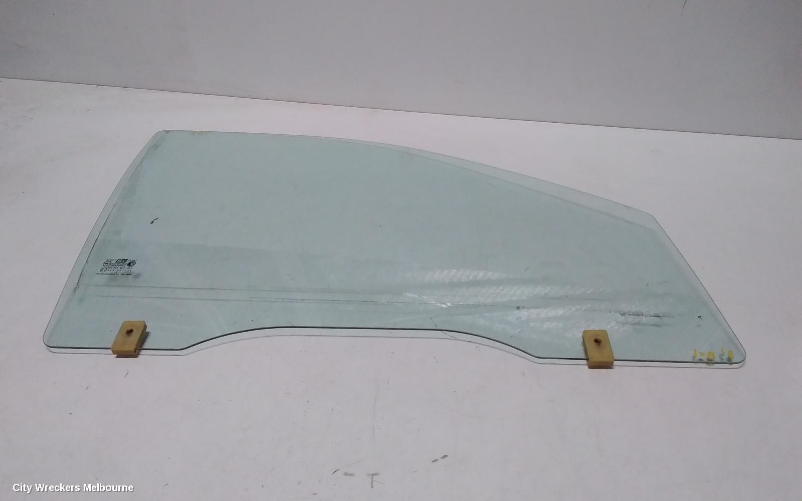 HYUNDAI SANTA FE RIGHT FRONT DOOR WINDOW, SM WAGON 11/2000 - 11/2005