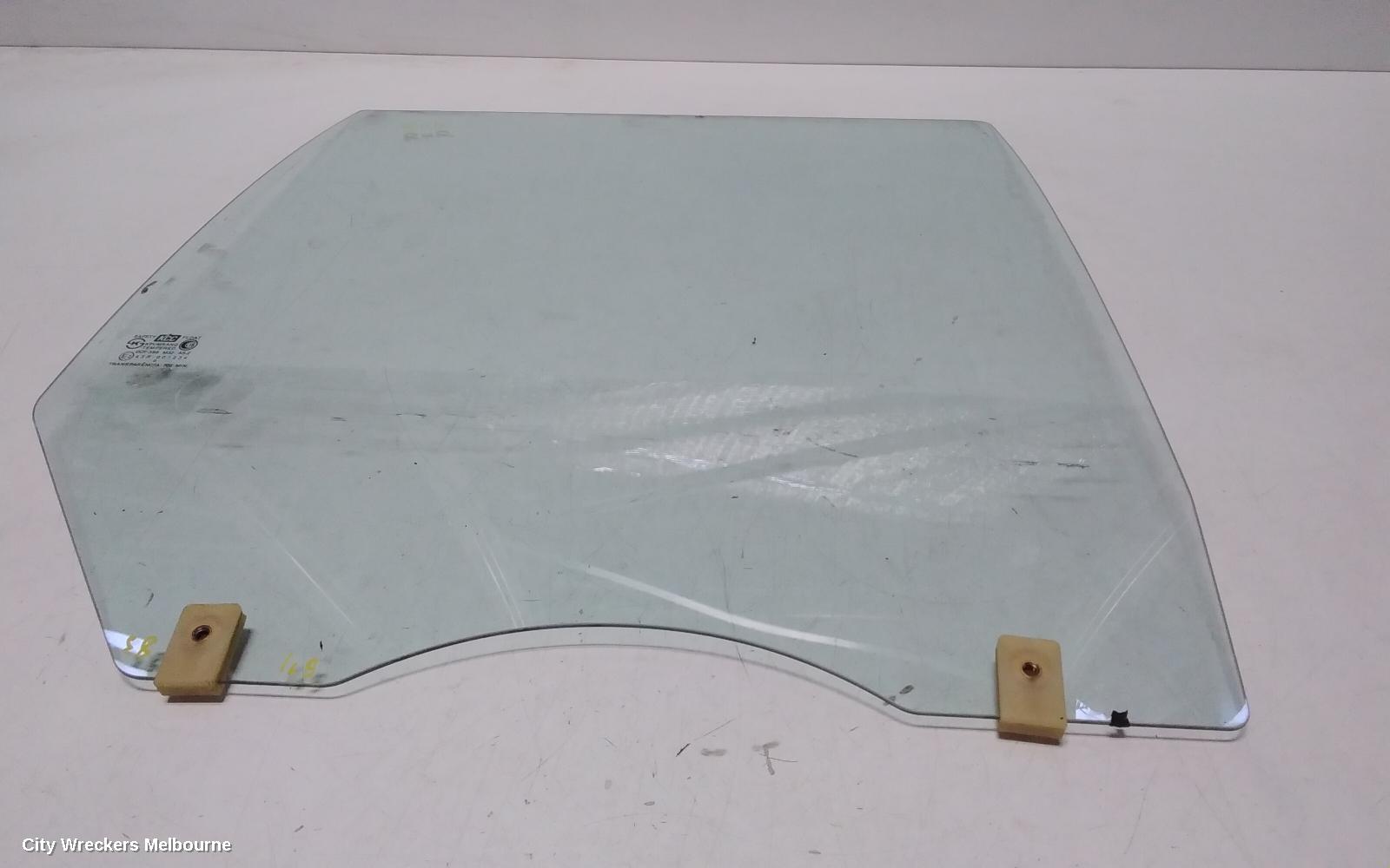 HYUNDAI SANTA FE RIGHT REAR DOOR WINDOW, SM WAGON 11/2000 - 11/2005