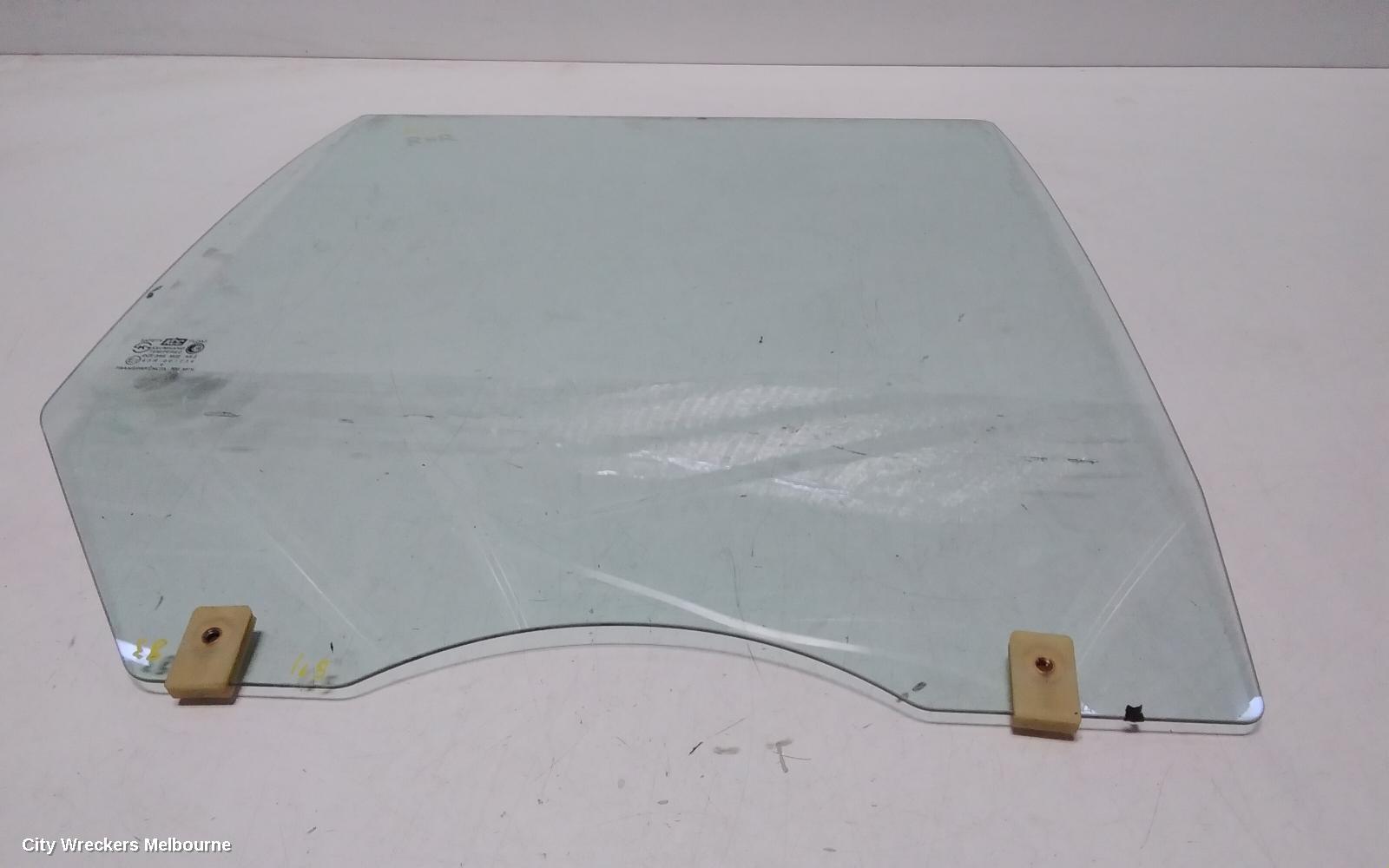 HYUNDAI SANTA FE RIGHT REAR DOOR WINDOW, SM WAGON 11/2000 - 11/2005
