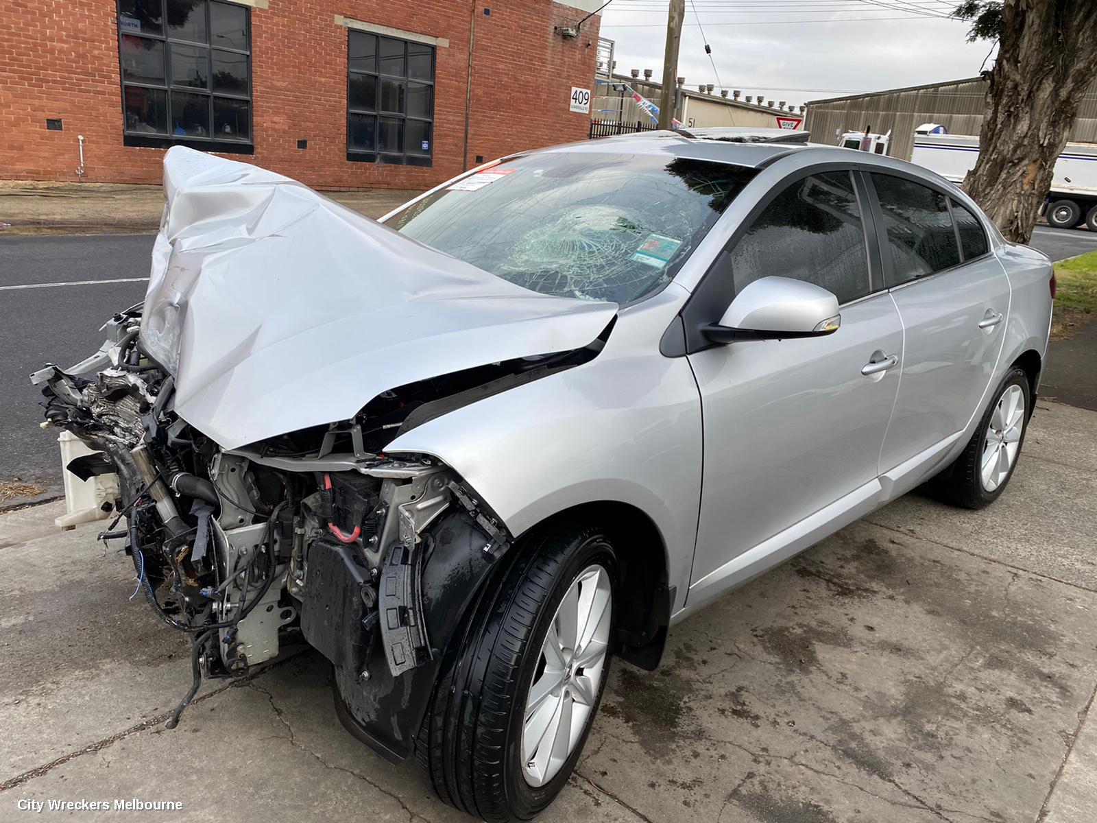 RENAULT FLUENCE LEFT FRONT DOOR WINDOW, X38 09/2010 - 01/2016