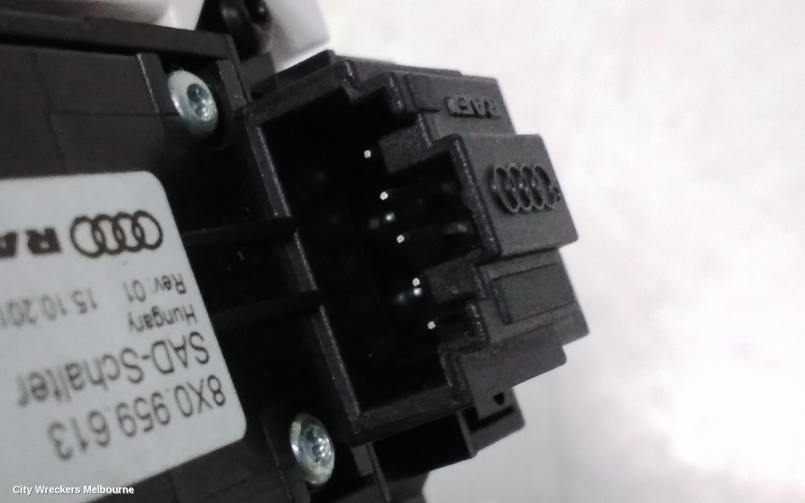 AUDI A3 COURTESY LIGHT, FRONT (CENTRE), W/ SUNROOF SWITCH TYPE, SEDAN/HATCH, 8V, 05/2013 - 10/2020