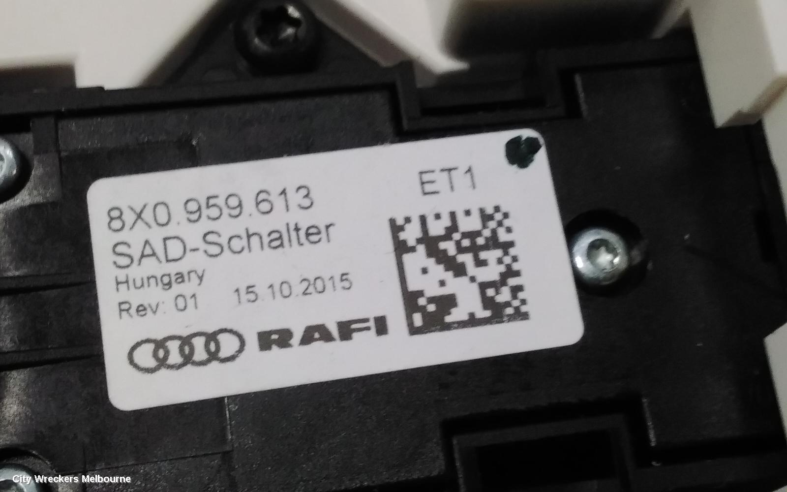 AUDI A3 COURTESY LIGHT, FRONT (CENTRE), W/ SUNROOF SWITCH TYPE, SEDAN/HATCH, 8V, 05/2013 - 10/2020