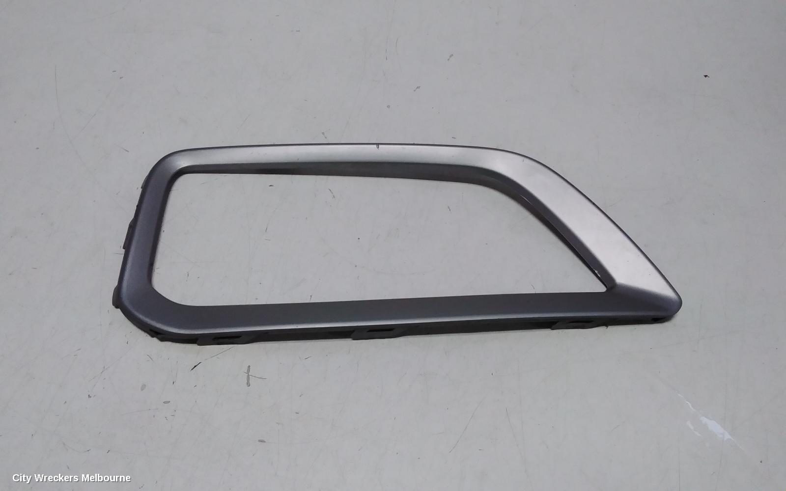 HYUNDAI KONA, OS, 09/2017 - 07/2023, HEADLIGHT SROUND SILVER ONE RIGHT : 114385