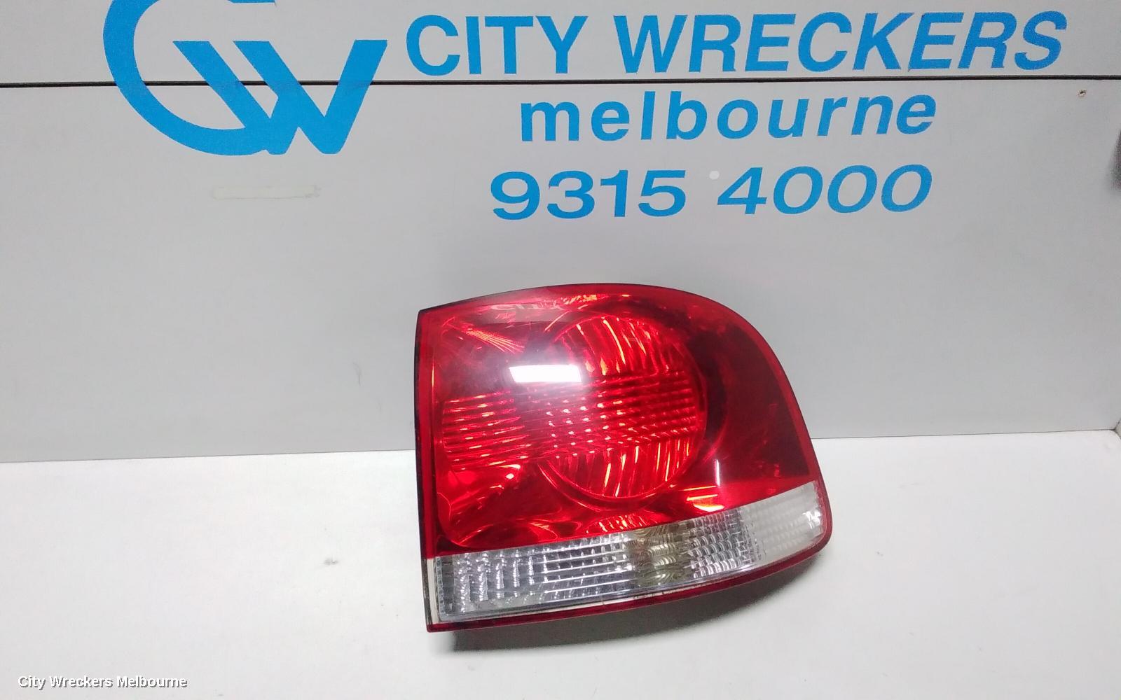 VOLKSWAGEN TOUAREG RIGHT TAILLIGHT, 7L, EARLY, WHITE BODY, 09/2003 - 06/2007