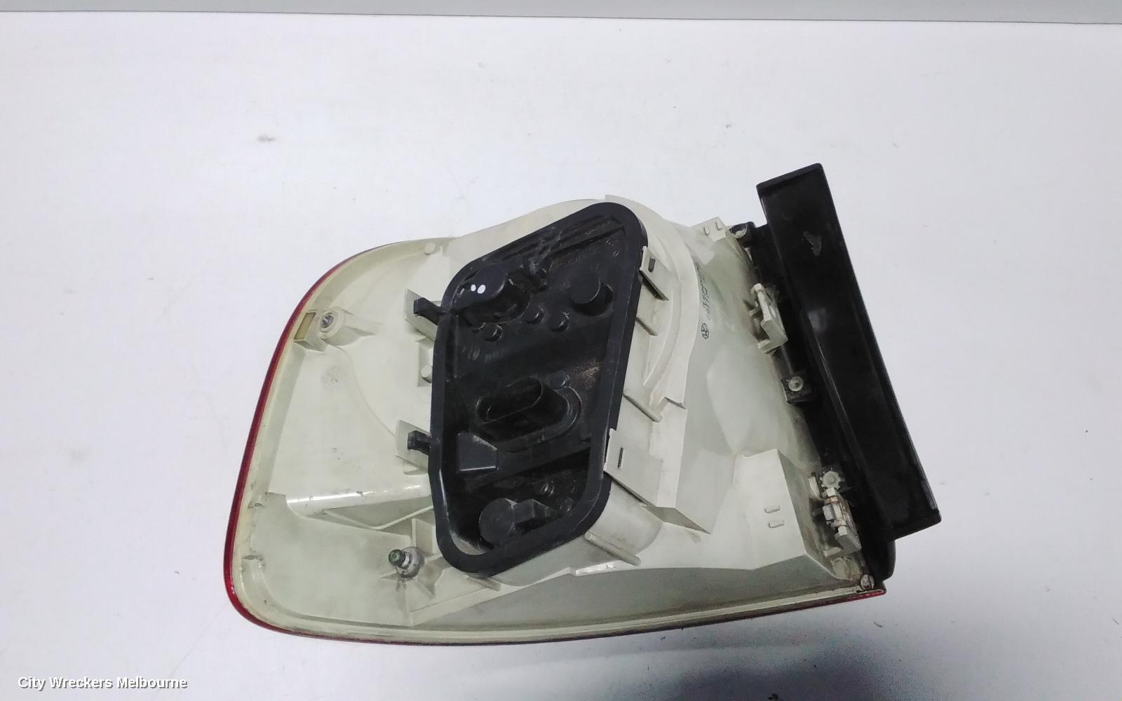 VOLKSWAGEN TOUAREG RIGHT TAILLIGHT, 7L, EARLY, WHITE BODY, 09/2003 - 06/2007