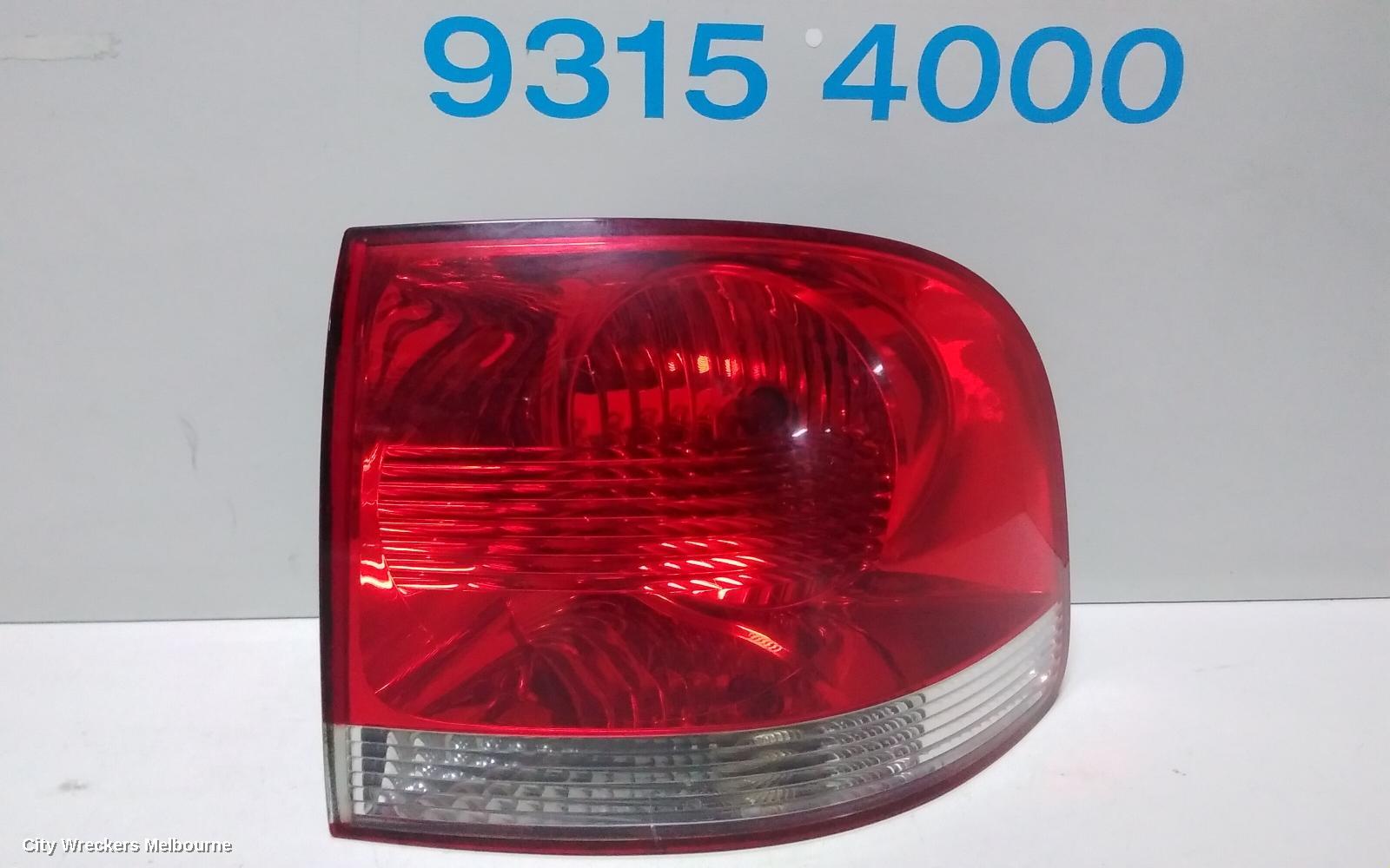 VOLKSWAGEN TOUAREG RIGHT TAILLIGHT, 7L, EARLY, WHITE BODY, 09/2003 - 06/2007