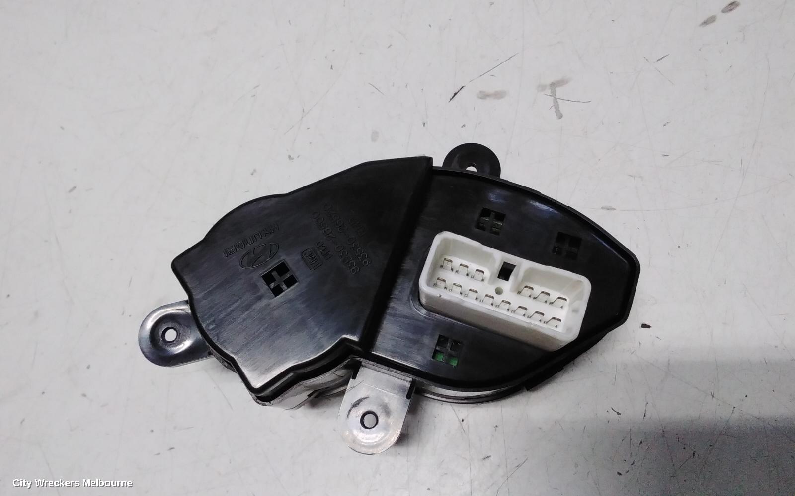 HYUNDAI SANTA FE PWR DR WIND SWITCH, RH FRONT MASTERSWITCH, SM, 11/2000 - 11/2005