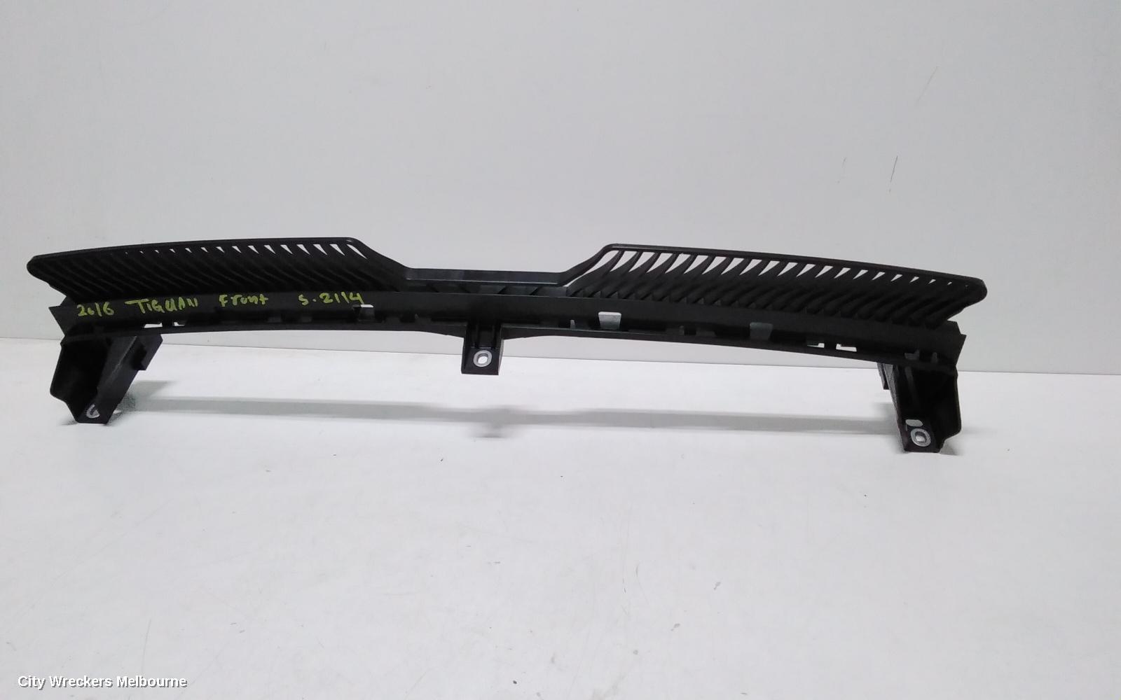 VOLKSWAGEN TIGUAN, 5NA, 06/2016 - 02/2024, 5NA805705D GRILLE SUPPORT : 114608